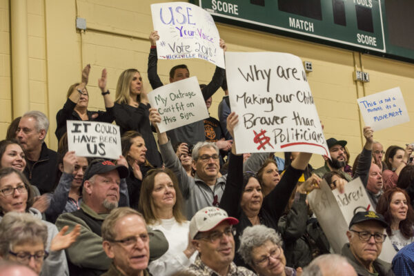 Supporting crowd