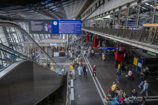 TRANSPORTATION: Trainstation in Luzern