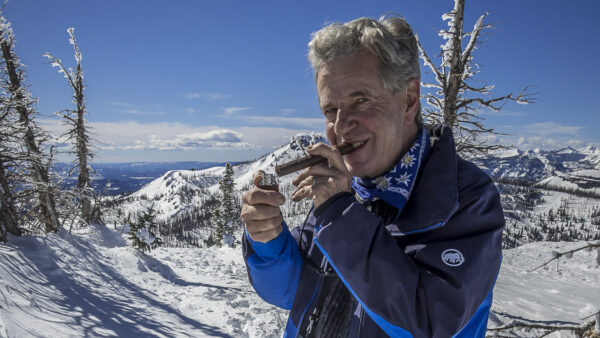 While I am trying to lit my birthday cigar at 11'000 feet (3,350müM) ....